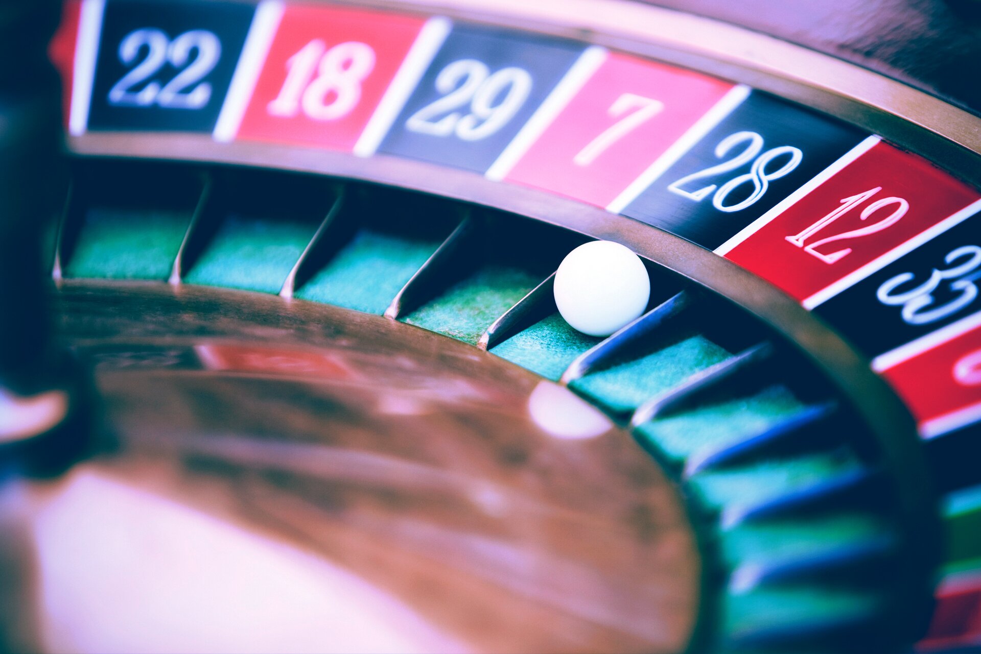 strategies to win roulette at casino